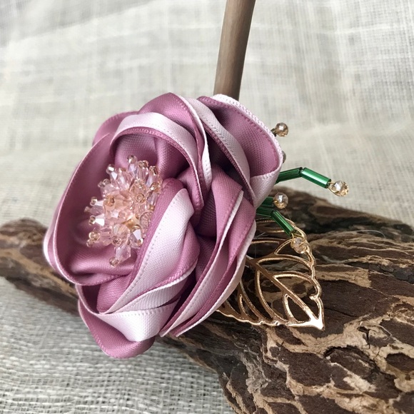 Beautiful handmade rose brooch - Picture 7 of 8